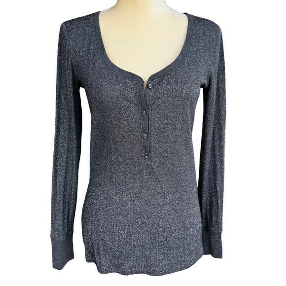 VICTORIA'S SECRET Sparkly Grey Size M Long Sleeve Buttoned Sleepshirt Scoop Neck - Picture 1 of 16
